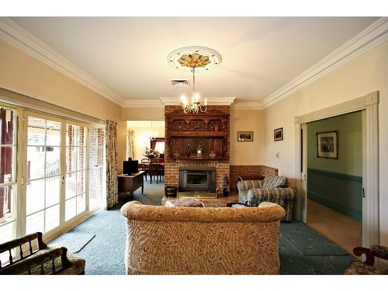 65 Benwerrin Crescent, Grasmere NSW 2570