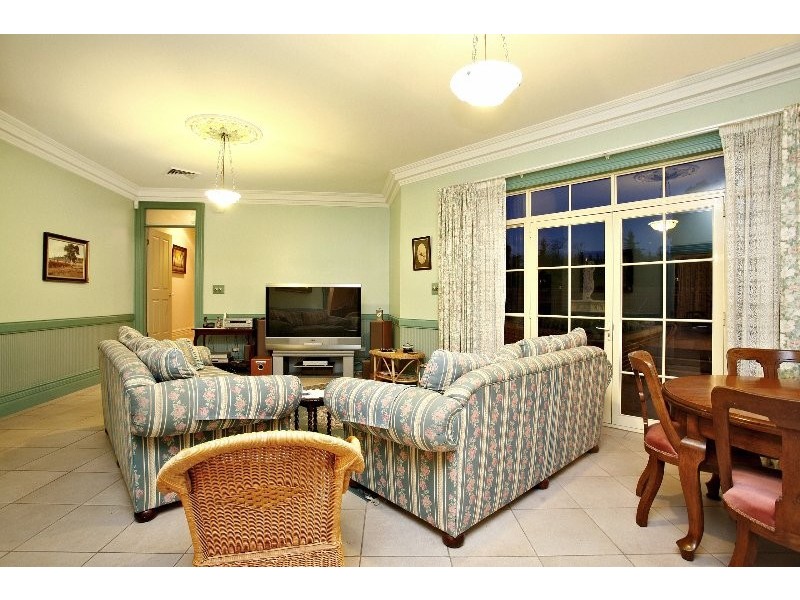 65 Benwerrin Crescent, Grasmere NSW 2570