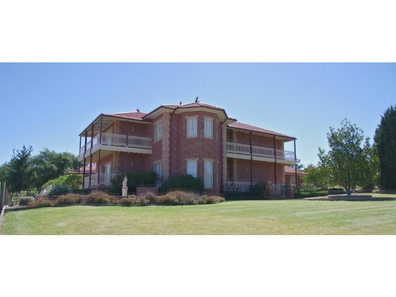 65 Benwerrin Crescent, Grasmere NSW 2570