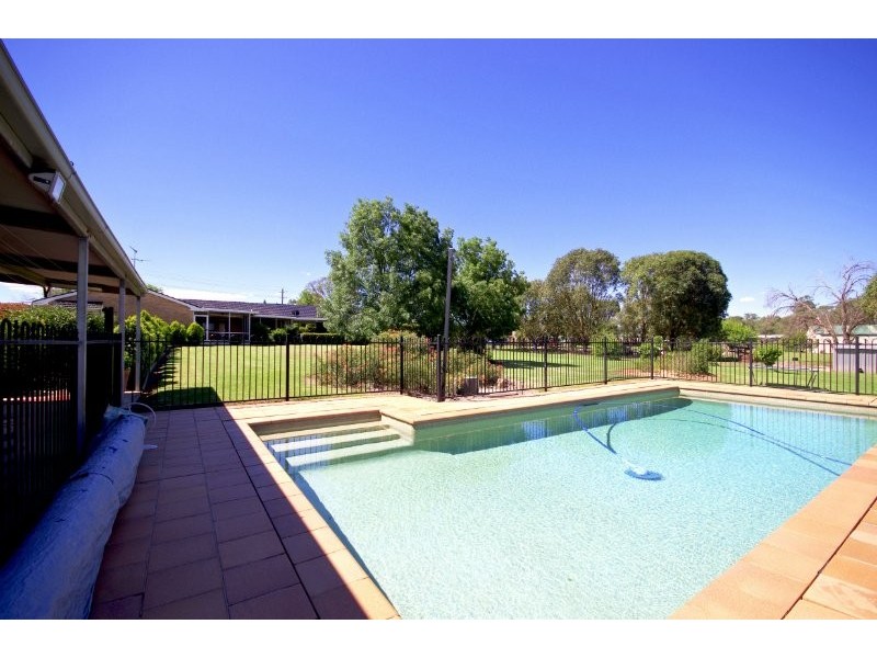 112 Kelvin Park Drive, Bringelly NSW 2556