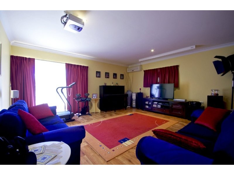 112 Kelvin Park Drive, Bringelly NSW 2556