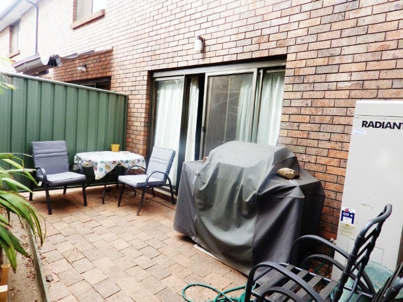 2/1-3 Broughton St, Camden NSW 2570