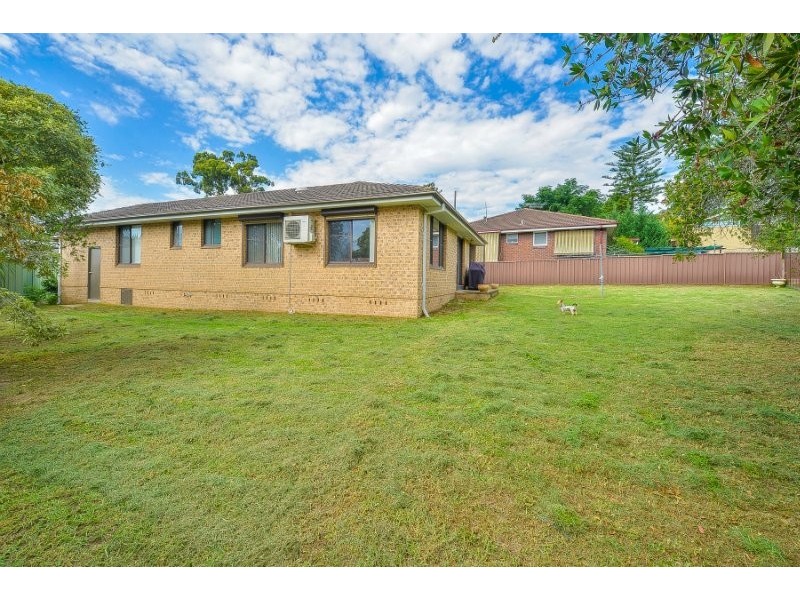 40 Cruikshank Ave, Elderslie NSW 2570