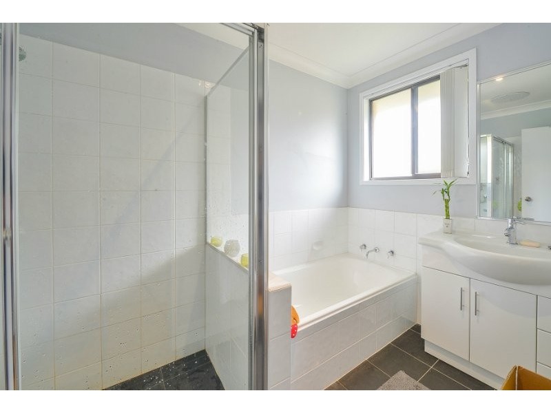 40 Cruikshank Ave, Elderslie NSW 2570