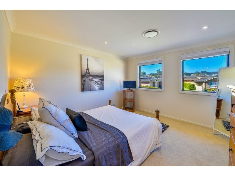 5 McBrien Place, The Oaks NSW 2570