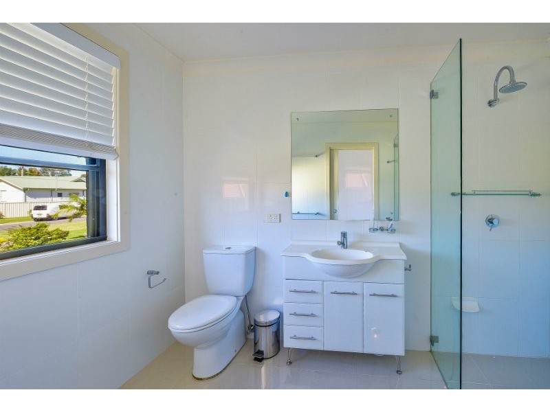 5 McBrien Place, The Oaks NSW 2570