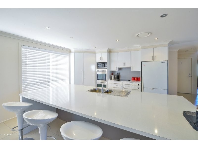 5 McBrien Place, The Oaks NSW 2570