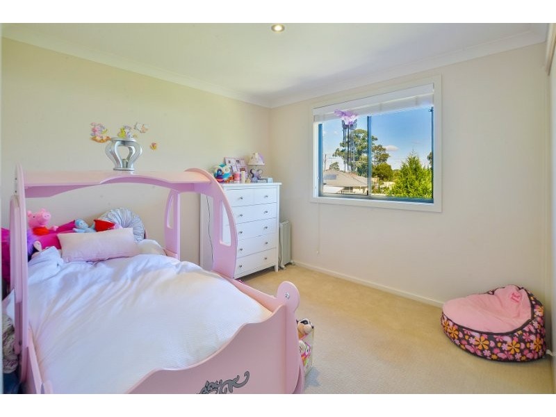 5 McBrien Place, The Oaks NSW 2570