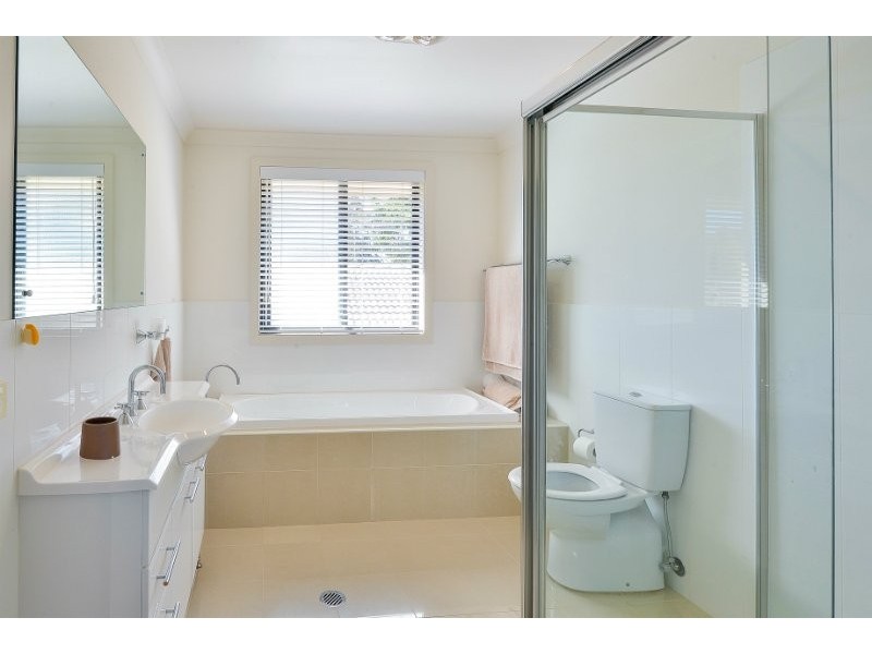 5 McBrien Place, The Oaks NSW 2570