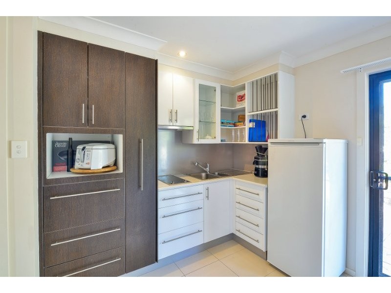 5 McBrien Place, The Oaks NSW 2570