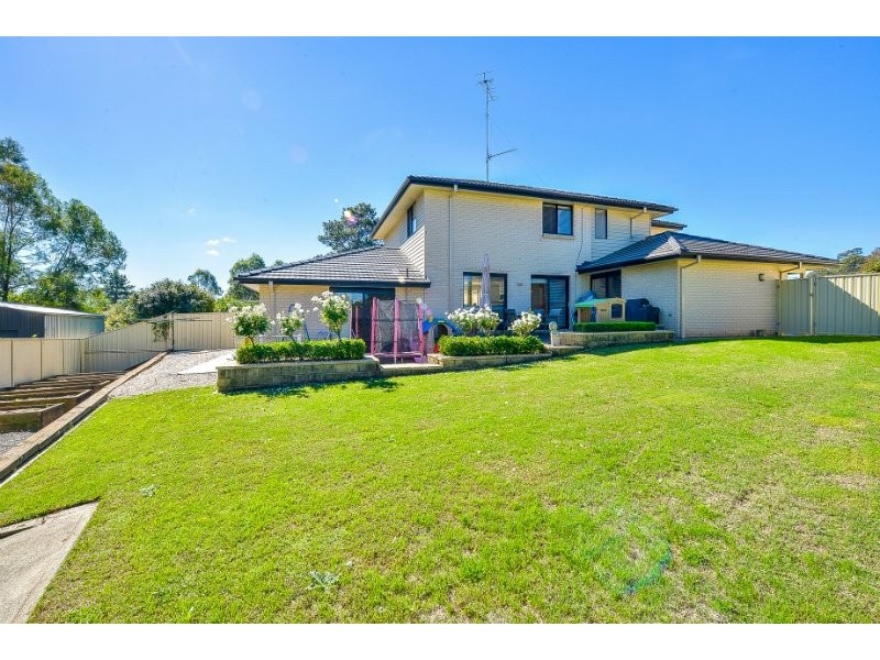 5 McBrien Place, The Oaks NSW 2570