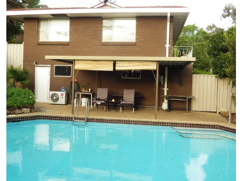 18 Bourke Place, Camden South NSW 2570
