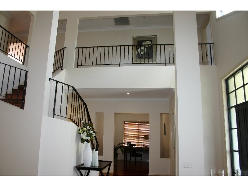 Macquarie Links NSW 2565