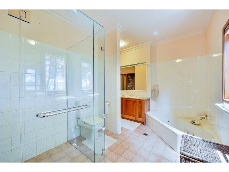 40 Victoria Park Road, The Oaks NSW 2570