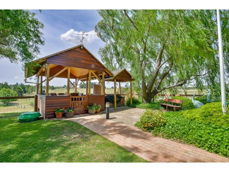 40 Victoria Park Road, The Oaks NSW 2570