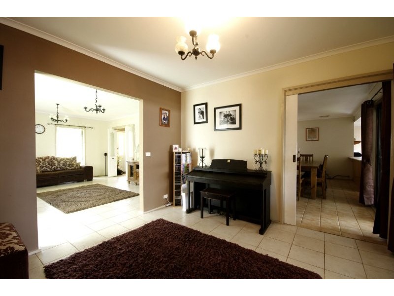 20 Crookston Drive, Camden South NSW 2570