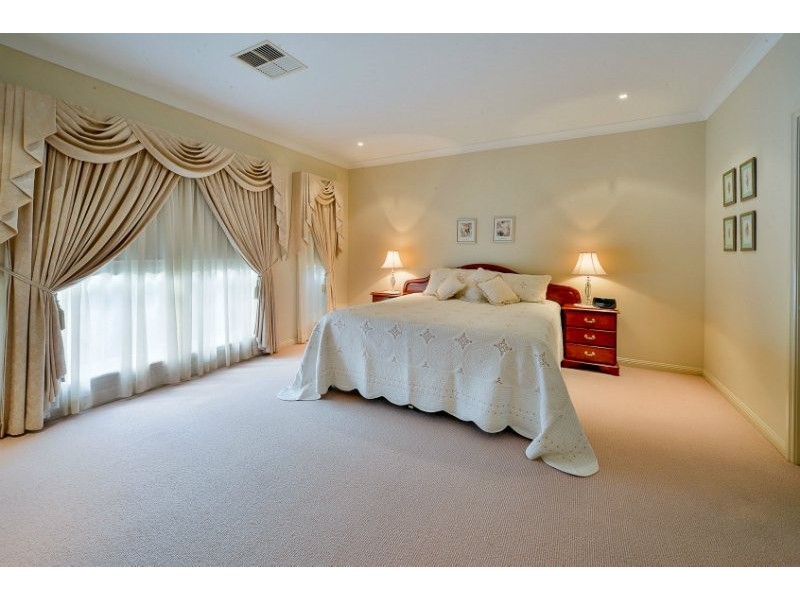 17 Smalls Road, Grasmere NSW 2570