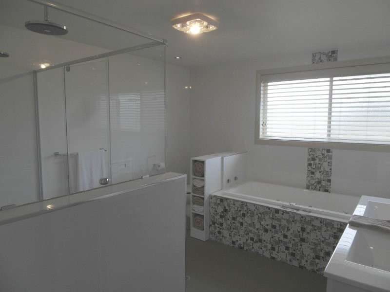 The Oaks NSW 2570