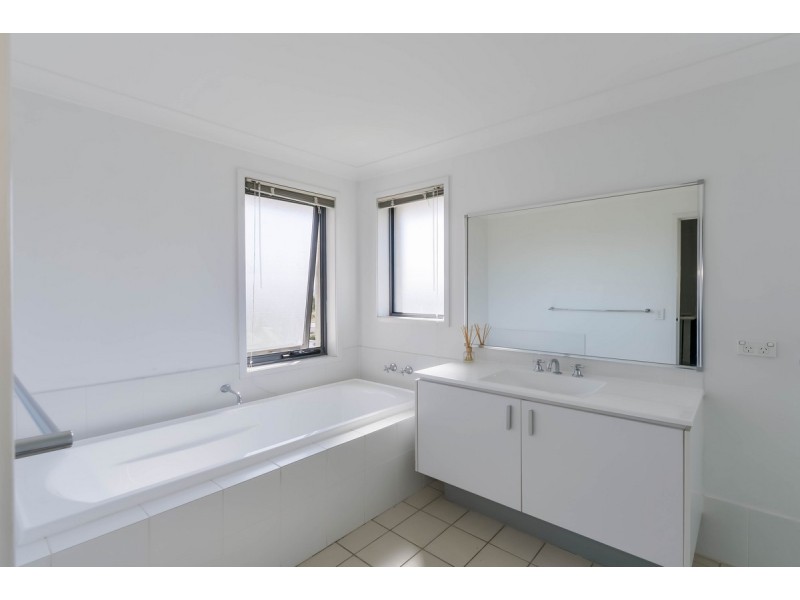 120 Minorca Circuit, Spring Farm NSW 2570