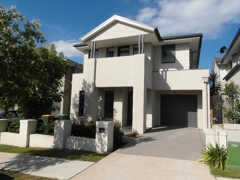 18 Gilchrist Drive, Campbelltown NSW 2560