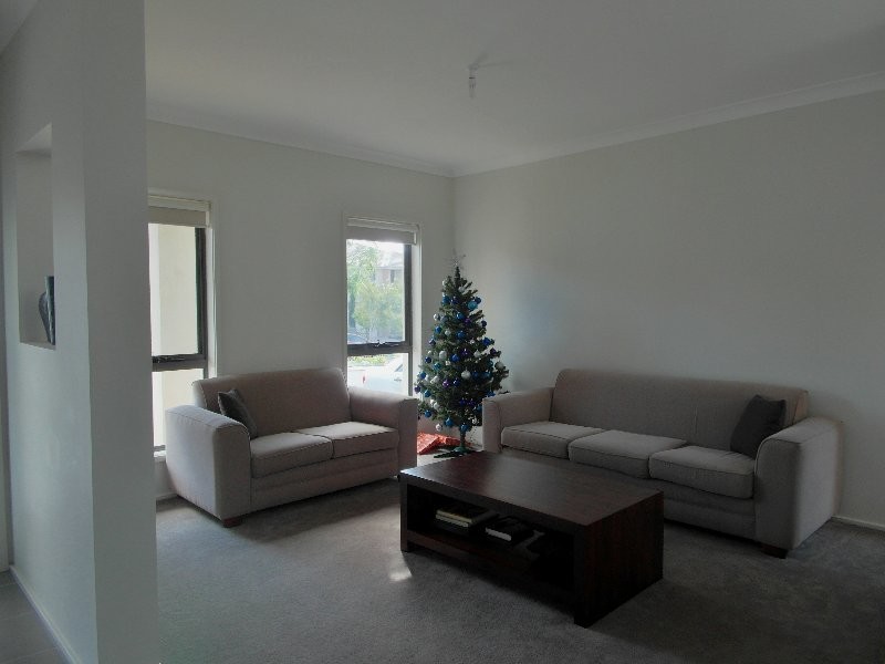 18 Gilchrist Drive, Campbelltown NSW 2560