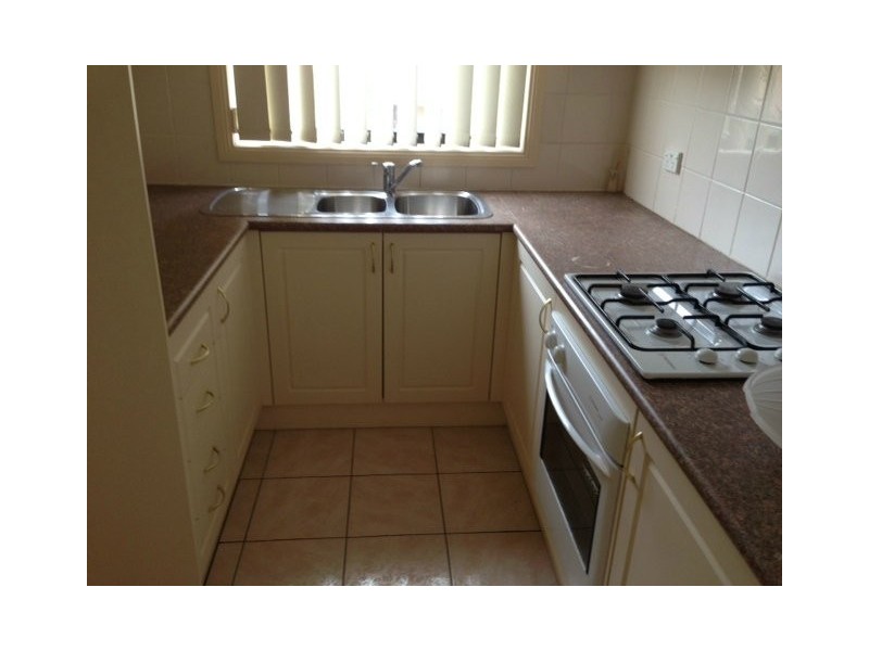 1/98 Glenfield Road, Currans Hill NSW 2567