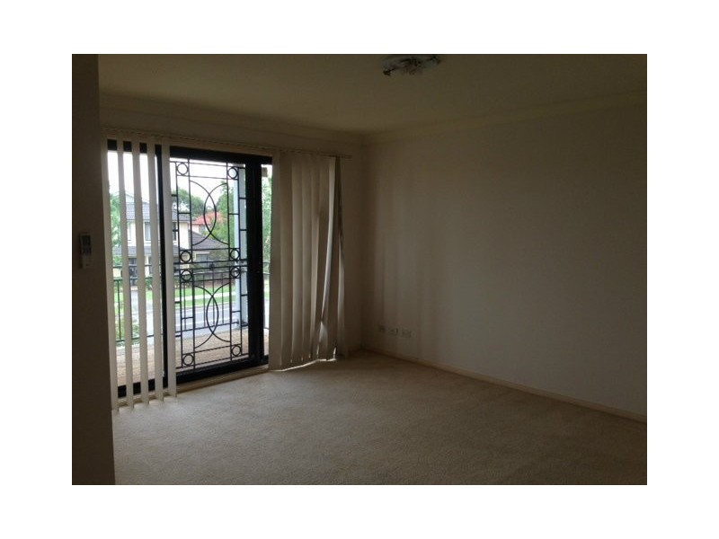 1/98 Glenfield Road, Currans Hill NSW 2567