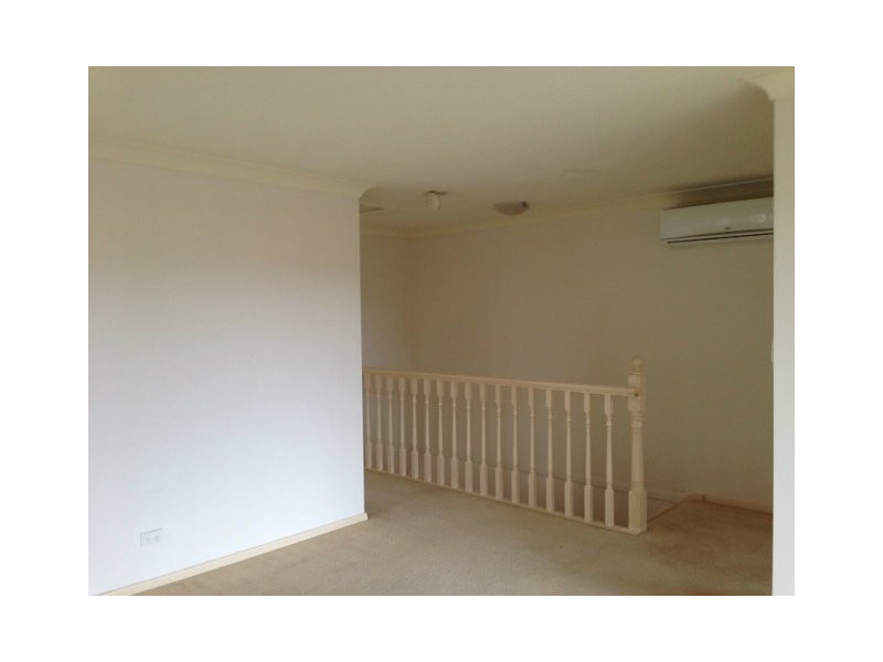 1/98 Glenfield Road, Currans Hill NSW 2567