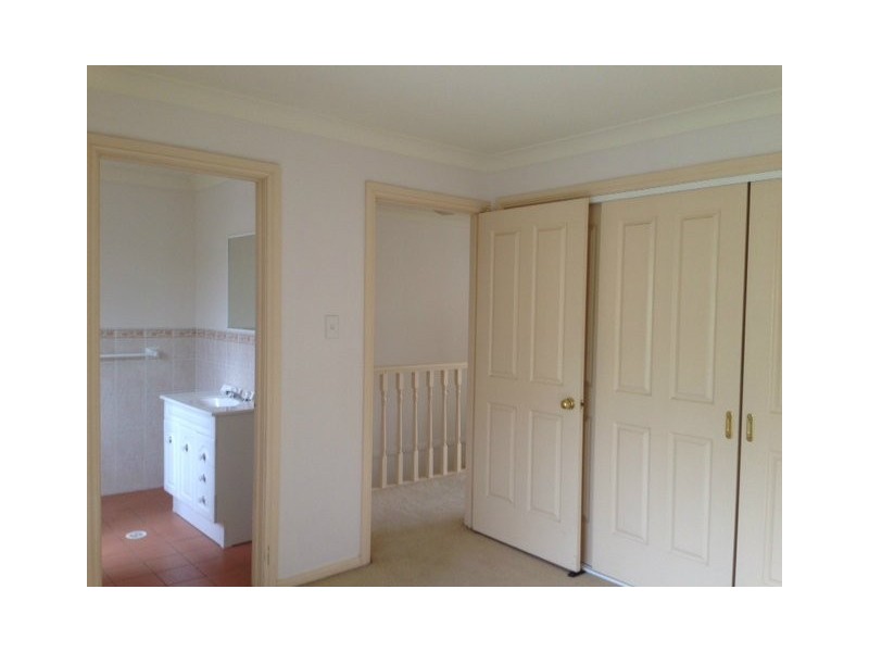 1/98 Glenfield Road, Currans Hill NSW 2567