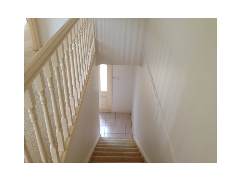 1/98 Glenfield Road, Currans Hill NSW 2567