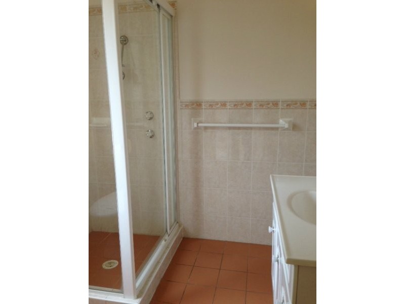 1/98 Glenfield Road, Currans Hill NSW 2567