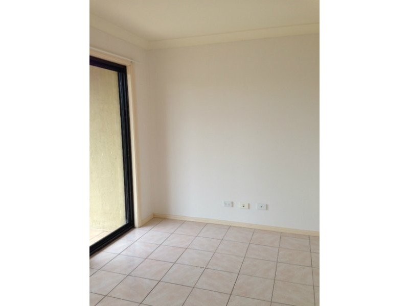 1/98 Glenfield Road, Currans Hill NSW 2567