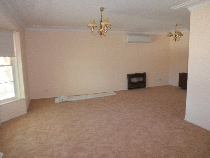 9 Bourke Place, Camden South NSW 2570