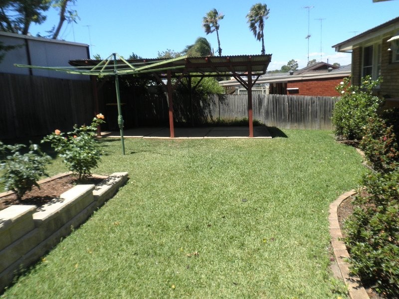 9 Bourke Place, Camden South NSW 2570