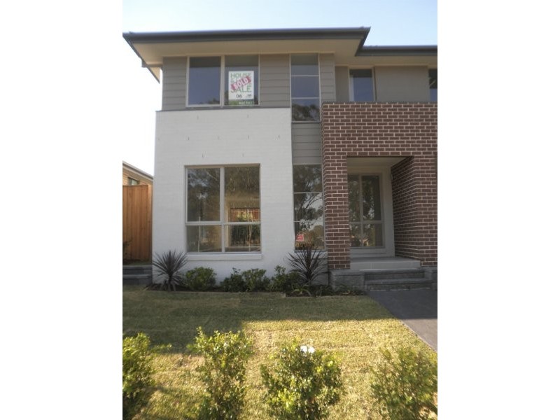 4A Hampshire Boulevarde, Spring Farm NSW 2570