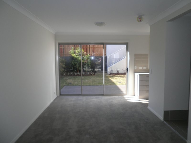 4A Hampshire Boulevarde, Spring Farm NSW 2570