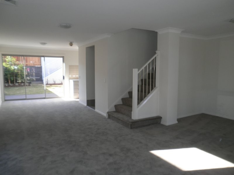 4A Hampshire Boulevarde, Spring Farm NSW 2570