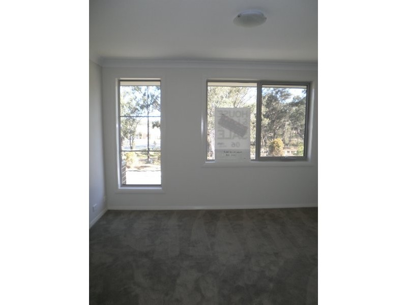 4A Hampshire Boulevarde, Spring Farm NSW 2570