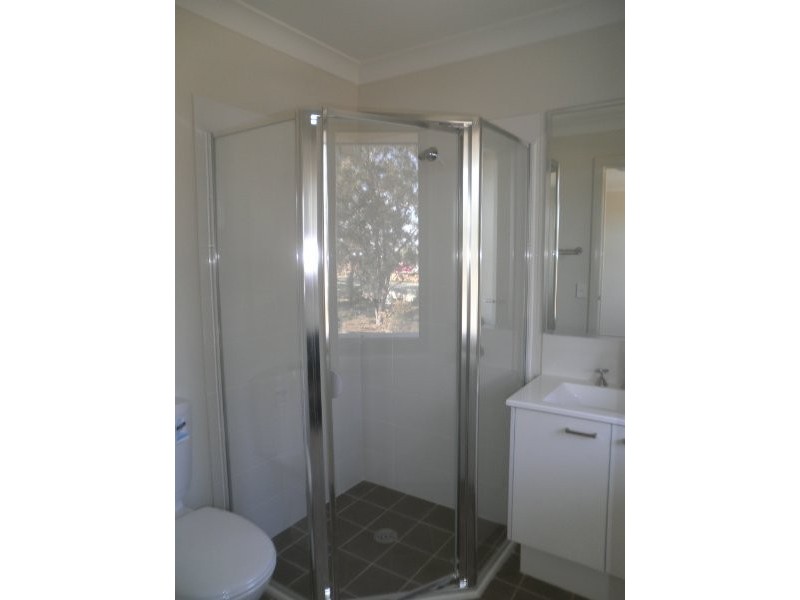 4A Hampshire Boulevarde, Spring Farm NSW 2570