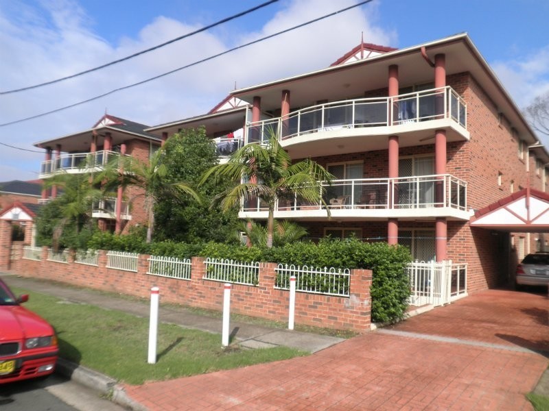 16/8-12 Bungalow Crescent, Bankstown NSW 2200