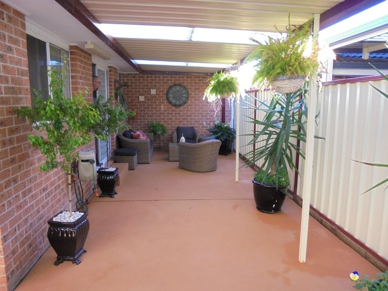 9 Gadshill Place, Rosemeadow NSW 2560