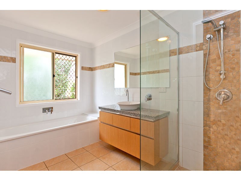 5 Horton Place, Wellington Point QLD 4160