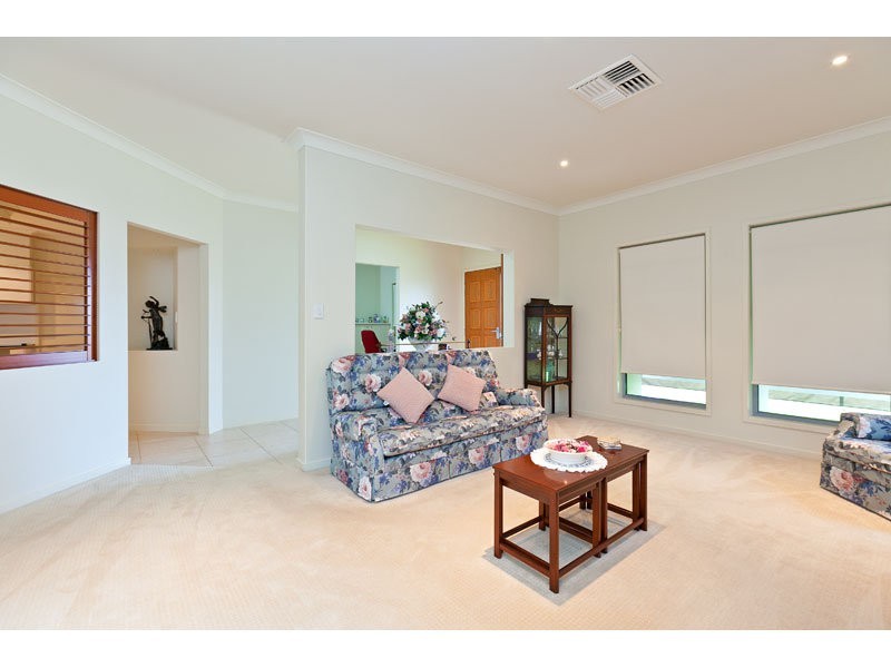 2 Lachlan Dve, Wakerley QLD 4154