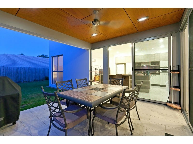 12 Esk Crescent, Wakerley QLD 4154