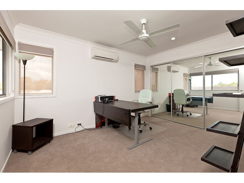 12 Esk Crescent, Wakerley QLD 4154