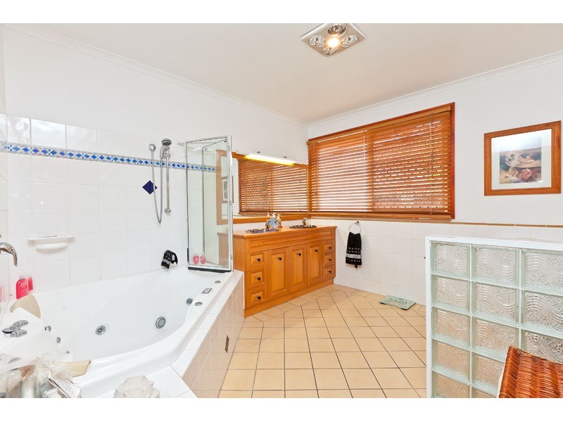 254 Whites Road, Lota QLD 4179