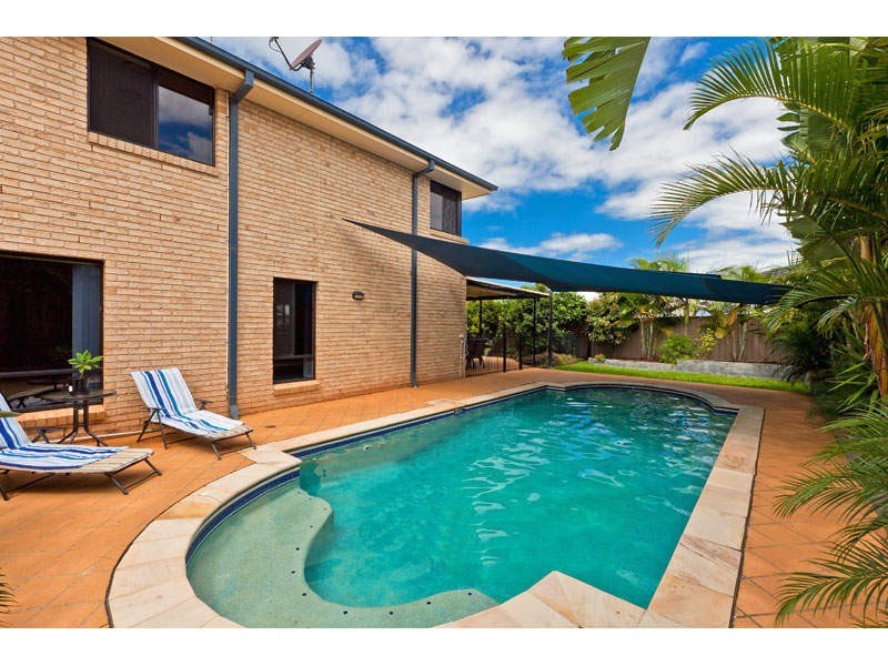 15 Haslingden Drive, Redland Bay QLD 4165