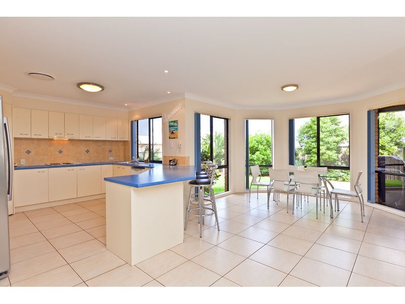 15 Haslingden Drive, Redland Bay QLD 4165