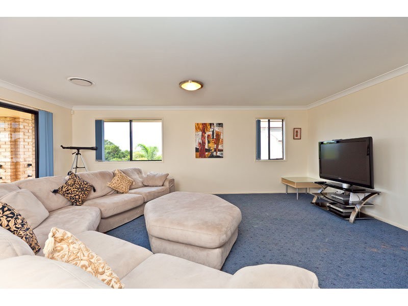15 Haslingden Drive, Redland Bay QLD 4165