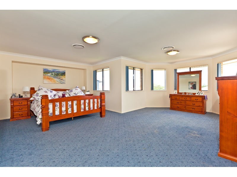 15 Haslingden Drive, Redland Bay QLD 4165